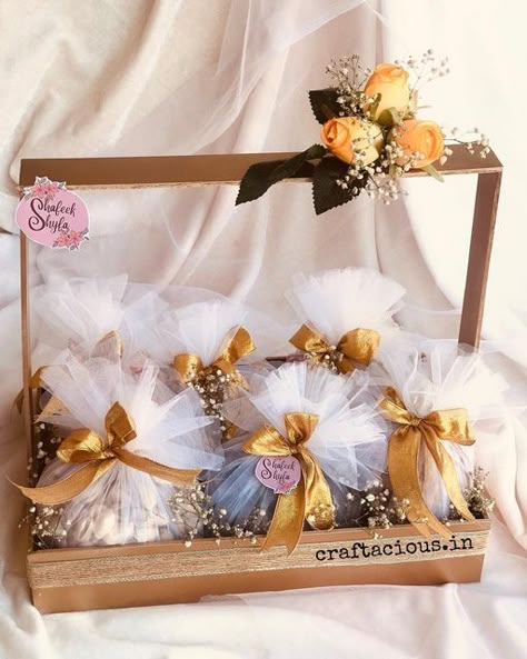 Baskets For Gift Baskets, Gift Packaging Ideas For Engagement, Gift Hamper Ideas For Marriage, Engagement Hamper Ideas Muslim, Gift Packs Ideas, Hamper Packing Ideas, Nuts Hamper, Engagement Hamper Ideas, Engagement Packing Ideas For Bride