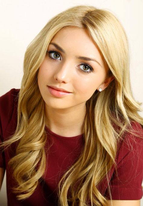 Peyton Elizabeth Lee Icons, Wallpapers Peyton List, Elizabeth Peyton Portraits, Bunk'd Peyton List, Peyton Roi List, Emma Ross, Trans People, Payton List, Peyton Roi