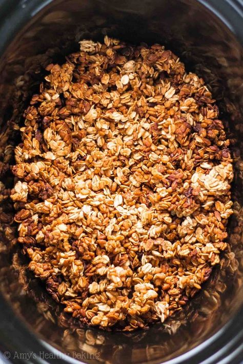 Learn how to make granola in the crockpot with this GENIUS trick! So easy, so crunchy, so good!! Slow Cooker Granola Recipe, Recipes For Brisket, Crockpot Granola, Maple Granola Recipe, Pumpkin Granola Recipe, Healthy Energy Bars, Vegan Sweets Recipes, Soft Granola, Make Granola