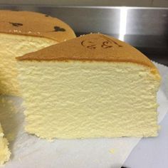 Jiggly Cheesecake, Japanese Cotton Cheesecake, Cotton Cheesecake, Patisserie Design, Japanese Cake, Japanese Cheesecake, Sponge Cake Recipes, Japanese Dessert, Piece Of Cake