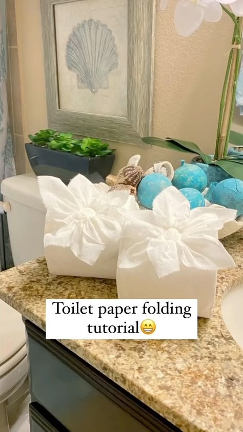 Toilet Paper Folds Tutorials, Toilet Paper Folding Ideas Easy, Decorative Toilet Paper, Toilet Paper Bow, Toilet Paper Folds, Toilet Paper Design Ideas, Folding Toilet Paper, Toilet Paper Folding Ideas, Fancy Toilet Paper Folds