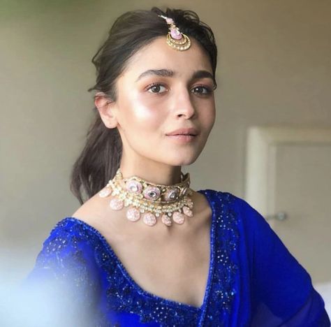 Alia Bhatt Hairstyles, Alia Bhatt Photoshoot, Indian Makeup, Ethnic Outfits, Ranbir Kapoor, Indian Wedding Outfits, Neck Piece, Inspirational Celebrities, Alia Bhatt