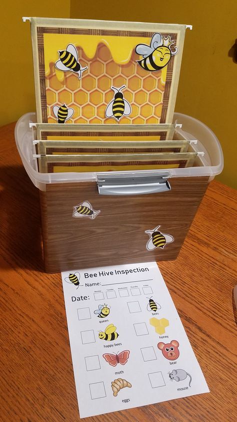 Bee theme activities Mini Beasts Crafts, Bee Activities For Kids, Bee Hive Art, Preschool Insects Activities, Bee Crafts For Kids, Insects Preschool, Bee Activities, Insect Activities, Bee Classroom