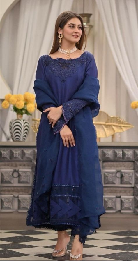 Hiba Bukhari Dress, Hiba Bukhari, Pakistani Women Dresses, Pakistani Fancy Dresses, Casual Party Dresses, Short Acrylic, Party Wear Indian Dresses, Pakistani Actress, Fashion Dresses Casual