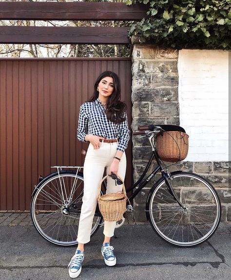 Outfit For Picnic, Ayda Hadi, Jacqline Fernandez, Picnic Winter, Black Women Outfits, 1st Day Of Spring, Spring Outfits 2020, Chic Outfits Classy, Outfits Classy