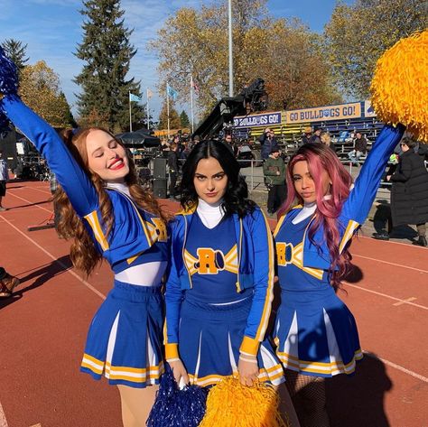 Riverdale Wallpaper, Neels Visser, Riverdale Characters, Cami Mendes, Riverdale Aesthetic, Riverdale Cheryl, Bff Halloween Costumes, Riverdale Memes, Halloween Costumes For 3