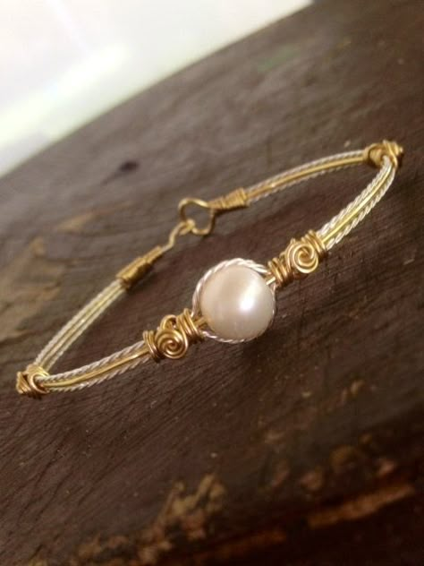 Fresh Water Pearl Bracelet Wire Wrapped Handmade Pearl Jewelry Silver and Gold Bracelet! This is super pretty Handmade Pearl Jewelry, Silver Pearl Jewelry, Boho Bridal Jewelry, Bijoux Fil Aluminium, Wire Wrapped Bracelet, Amber Jewelry, Work Jewelry, Handmade Wire Jewelry, Simple Jewelry