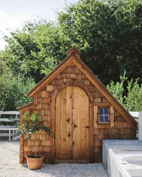 Joanna “Jo” Gaines - Fixer Upper - Garden Shed Joanna Gaines Chicken Coop, Joanna Gaines Garden, Cute Chicken Coops, Country Fences, Building A Chicken Coop, Farmhouse Garden, Diy Chicken Coop, Chicken House, Backyard Fences