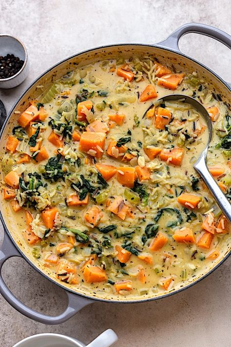 Creamy Sweet Potato and Wild Rice Soup - Cupful of Kale Sweet Potato Wild Rice Soup, Wild Rice And Sweet Potato Recipes, Vegan Dinner With Sweet Potatoes, Sweet Potato Recipes Vegan, Sweet Potato Dinner Recipes, Veganuary Recipes, Vegan Sweet Potato Recipes, Veg Burger, Soup Potato