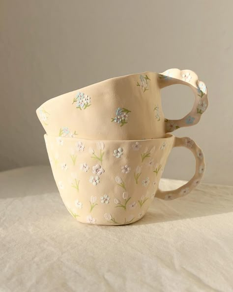 Handmade Ceramic Mugs, Ceramic Cafe, Diy Pottery Painting, Pottery Painting Designs, Pretty Mugs, Keramik Design, Pottery Crafts, Pottery Classes, Diy Pottery