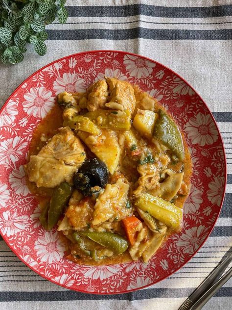 Margooga (Emirati Chicken and Pastry) | butfirstchai.com Emirati Food Recipe, Emirati Food, Recipe With Vegetables, Chicken And Pastry, Uae Food, Green Capsicum, African Recipes, Eastern Cuisine, Hearty Stews