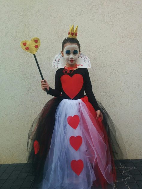 Funky Hair Day, World Book Day Costume, Alice In Wonderland Costumes, Epic Halloween Costumes, World Book Day Costumes, Queen Of Hearts Costume, Book Day Costumes, Diy Halloween Costumes For Women, Alice In Wonderland Costume