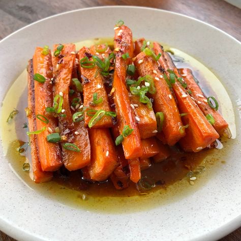 Asian Style Glazed Carrots Asian Carrot Recipes, Healthy Asian Side Dishes, Chinese Carrots Recipe, Asian Carrots Recipe, Ginger Carrots Recipes, Asian Carrots Side Dish, Teriyaki Carrots, Thai Carrots, Roasted Carrots Asian