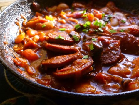 Marmaduke Scarlet: spicy butter bean and tomato stew with turkish sujuk (garlic sausage) Butterbean Stew, Types Of Garlic, Spicy Butter, Turkish Lamb, Gluten Free Sausage, Spanish Chorizo, Tomato Stew, Sausage Dinner, Harissa Paste