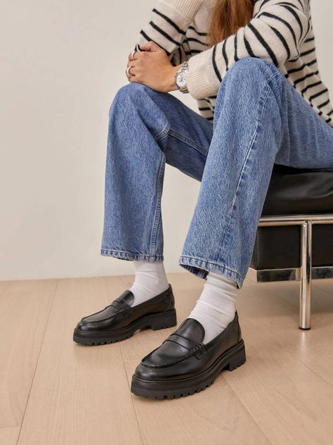 Black Loafers Outfit, Loafers Outfits, Loafers And Socks, Chunky Loafer, Loafers Outfit, Curated Closet, Skandinavian Fashion, Chunky Loafers, Looks Street Style