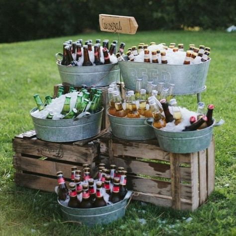 rustic country galvanized bucket wedding drink bar ideas Galvanized Buckets Wedding, Beer Station, Beer Bath, Wedding Drink Station, Drink Station, Wedding Drink, Rustic Outdoor, Beer Bar, Wedding Catering