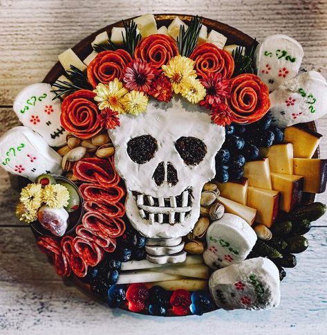 476 Likes, 68 Comments - Charcuterie & Things, LLC (@charcuterie_n_things) on Instagram: “No bones about it, I am really enjoying creating these Halloween boards 💀 Inspo: @petalandplatter…” Halloween Dance, Samhain Halloween, Chic Halloween, Charcuterie Inspiration, Autumn Decorating, Holiday Appetizers, Halloween Snacks, Samhain, Holiday Inspiration