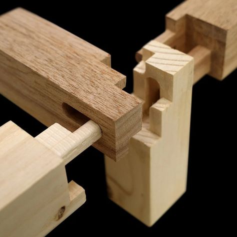 free interactive software easily creates complex japanese wooden joints + furniture Japanese Wood Joints, Japanese Carpentry, Timber Planks, Large Chest Of Drawers, Floating Table, Japanese Joinery, Joinery Design, Japanese Woodworking, Cnc Milling Machine