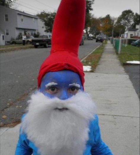 Lol smurf alert He Likes Her, Funny Wallpaper, Merry Xmas, Me When, On Off, Funny