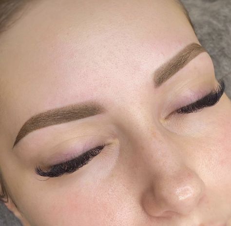 Pmu Ombre Brows, Ombre Microblading Eyebrows, Pmu Eyebrows, Ombre Powder Brows, Uneven Eyebrows, Feminine Back Tattoos, Ombre Brows, Ombre Eyebrows, Powder Brows