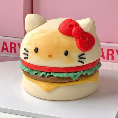 hello kitty cake Hello Kitty Burger, Kitty Cake, Hello Kitty Cake, Cat Cake, Hello Kitty Items, Cute Stuffed Animals, Cute Food, Stuffed Animals, Nom Nom