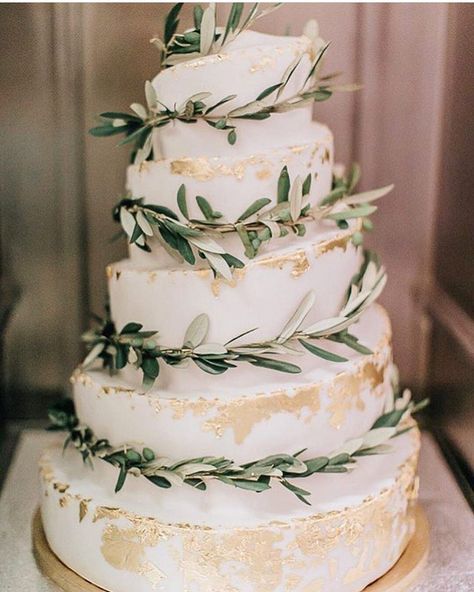 Kelcey Simpson on Instagram: “5 tiers gracefully detailed with gold foil and wrapped in olive branches make for wedding cake perfection ✨ . . .…” Sage Wedding Colors, Wedding Cake Greenery, Sage Green Wedding Colors, Green Wedding Cake, Lovely Cake, Garden Theme Wedding, Green Wedding Colors, Sage Wedding, Sage Green Wedding