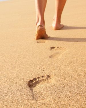 footprints in the sand Footprint In Sand, Sand Footprint, Reflexology Points, Sand Drawing, Online Course Design, Reading Specialist, Unique Cocktails, Foot Reflexology, Remember Who You Are