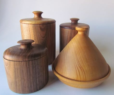 Pack consists of a set of Moroccan handmade storage items to organize your objects and also as decor of different shapes and sizes. this one includes: -a very nice set of 3 walnut wood boxes that serve both as a storage box (for jewelry, buttons, etc.) and both as decorative objects giving a touch of authenticity to your interior. -tajine: which is also used to store small objects and giving a nice design to your room. size large box: 12.4 cm size medium box: 11 cm size small box: 7.4 cm tagine size: 13 cm x 13 cm https://www.etsy.com/fr/listing/1299213626/003-bois-noyermini-vase-boite-de?click_key=162d88ca13bdfedbf231be31d6f3e696cb334ebf%3A1299213626&click_sum=af8a50ad&ref=shop_home_recs_5&frs=1 Jewellery Box Wood, Woodturning Boxes Design, Wood Turned Cookie Jar, Wood Turned Lidded Boxes, Wooden Bread Box, Wood Box Design, Wood Turned Bowls, Tabletop Wood Jewelry Box Handmade, Wood Utensils