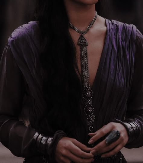 House Dayne, Ashara Dayne, Medieval Witch, Medieval Aesthetic, Yennefer Of Vengerberg, The Grisha Trilogy, Royalty Aesthetic, Witch Aesthetic, High Fantasy