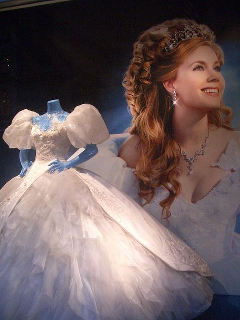 Enchanted Enchanted Giselle Dress, Giselle Wedding Dress, Wedding Dress Enchanted, Movie Gowns, Enchanted Giselle, Enchanted Wedding Dress, Princess Giselle, Giselle Enchanted, Dresses Cosplay