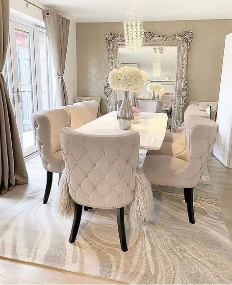 Contemporary Dining Room Decor, Dining Room Glam, Glam Dining Room, Dinning Room Design, Glam Living Room, Dining Room Table Decor, Beautiful Dining Rooms, Mirror On The Wall, Luxury Dining Room