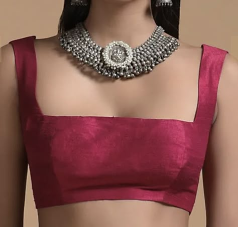 Saree Front Blouse Designs Latest, Blouse For Small Bust, Fancy Blouse Designs Boat Neck, Plain Red Saree Contrast Blouse, Elegant Red Lehenga With Unstitched Blouse, Red Saree With Sleeveless Blouse, Red Sleeveless Blouse Saree, Red Sari With Black Blouse, Saree With Crop Top