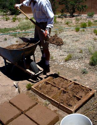 Alt. Build Blog: Making Adobe Bricks Mud House, Bricks Diy, Adobe House, Rammed Earth, Cob House, Concrete Projects, Earth Homes, Natural Building, Eco Living