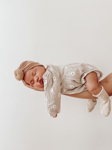 Baby Cook, Sweet Dreams Baby, Foto Newborn, Newborn Family Photos, Mommy Dearest, Newborn Baby Photoshoot, Newborn Baby Photos, Foto Baby