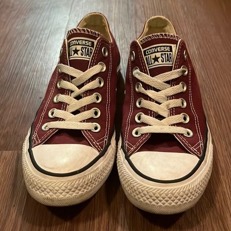 Converse Chuck Taylor All Star lows maroon Outfit For Converse, Converse Low Cut, Maroon Converse, 2023 Outfit Ideas, Maroon Colour, Converse Low, Converse Star, Mens Fashion Casual Outfits, Maroon Color