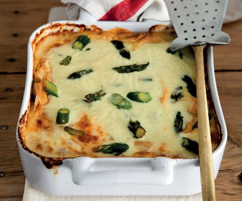 Crepe Lasagna with Asparagus and Taleggio Cheese - La Cucina Italiana Recipe - La Cucina Italiana Crepe Lasagna, 1920s Food, Taleggio Cheese, Creamy Garlic Pasta, Springtime Recipes, Italian Comfort Food, How To Cook Asparagus, Garlic Pasta, Crepe Recipes