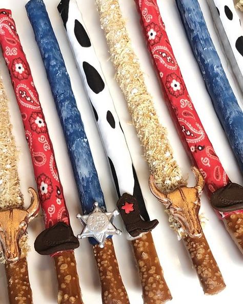 Cowboy Pretzels, Cowboy Pretzel Rods, Rodeo Pretzel Rods, Western Themed Treats, Cowboy Treats Western Theme, Western Treats, Derby Food, Cowboy First Birthday, Dipped Pretzels