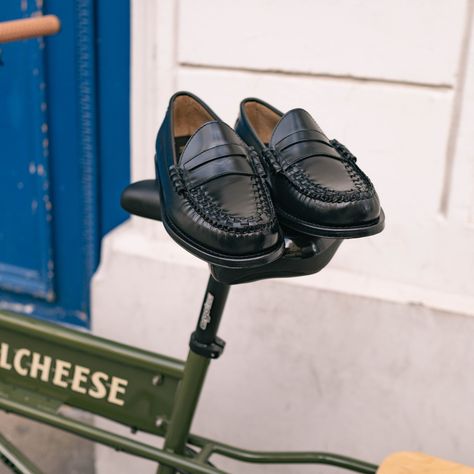 Ready for a ride with @ghbass 🚲 . Weejun weave black Weejun weave black & white . . @royalcheese_shoes #royalcheese #royalcheeseparis #paris #instagram #shopping #men #shoes #royalcheeseshoes #ghbass #moccasins Instagram Shopping, Moccasins, Weaving, Black White, Paris, Black And White, White, Black, Instagram