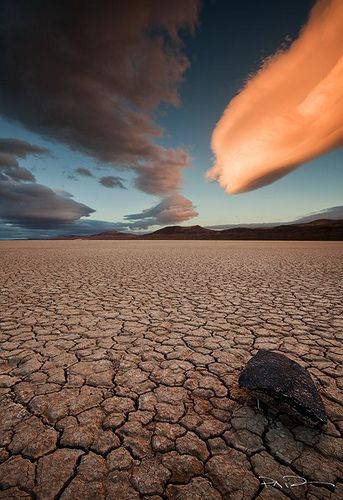 Desert Lounge - Alvord Desert, Eastern Oregon Ground Photo, Desert Land, Wow Photo, Dry Desert, Landscape Images, Eastern Oregon, Dry Sand, Desert Dream, Oregon Travel