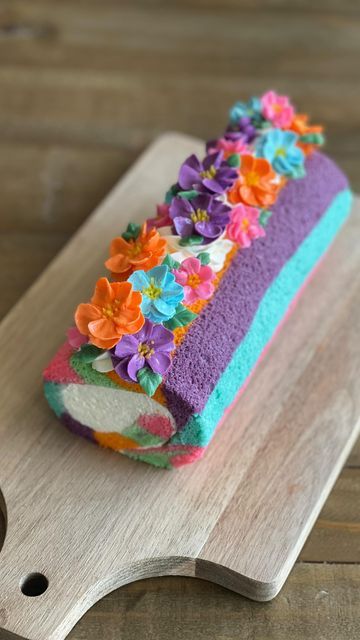 166K Likes, 621 Comments - OhCakes - Winnie (@ohcakeswinnie) on Instagram: "Floral rainbow cake roll 🌈🌸🌈🌸 . . I realised I have never made a rainbow cake roll be..." Rainbow Cake Recipe, Sherbet Recipes, Dessert Cups Recipes, Gourmet Food Plating, Cake Roll Recipes, Recipe Tutorial, Tasty Dessert, Frosting Tips, Video Inspiration