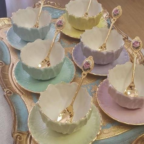 Crockery Design, Decoration Shabby, Tafel Decor, Keramik Design, Cute Kitchen, Tiered Cake Stand, High Tea, Pastel Aesthetic, Kitchen Stuff