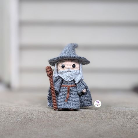 Gandalf Crochet Free Pattern, Crochet Lotr Pattern, Lord Of The Rings Amigurumi, Crochet Lord Of The Rings Free Pattern, Lord Of The Rings Ornament, Lord Of The Rings Crochet Patterns Free, Hobbit Crochet Patterns, Dnd Amigurumi, Lotr Amigurumi