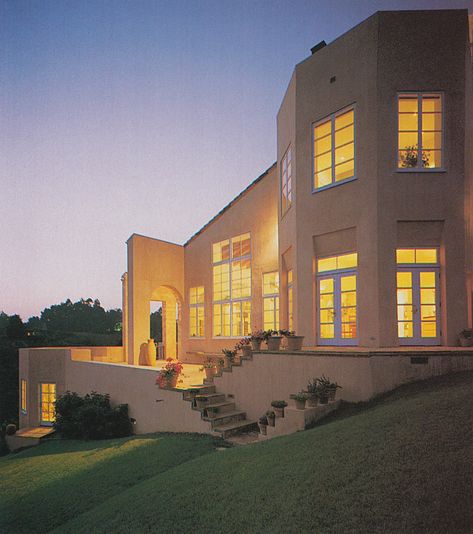 80s Mansion Aesthetic, Old Mansion Aesthetic, 80s House Exterior, Buenos Aires Travel, 90s Interior, Malibu House, Malibu Mansion, Mansion Aesthetic, 80s House