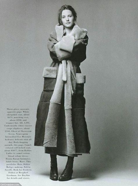 shearling fur coat Ripped Tights, Bazaar Magazine, Harpers Bazaar Magazine, Fall Boards, 80 Fashion, 90s Runway, Fur Trim Coat, 90s Runway Fashion, Patrick Demarchelier