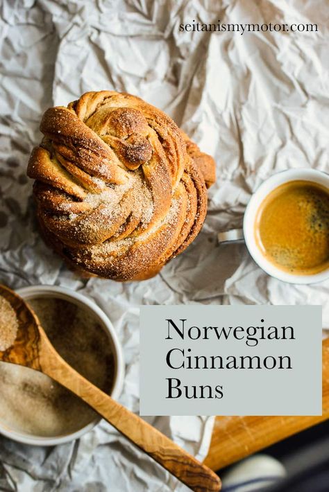 Vegan recipe for delicioius and easy to make cinnamon rolls with cardamom. Make Cinnamon Rolls, Traditional German Food, Cinnamon Bun Recipe, Baking Buns, Bun Recipe, Cinnamon Rolls Recipe, Plant Based Eating, Seitan, Vegan Condiments