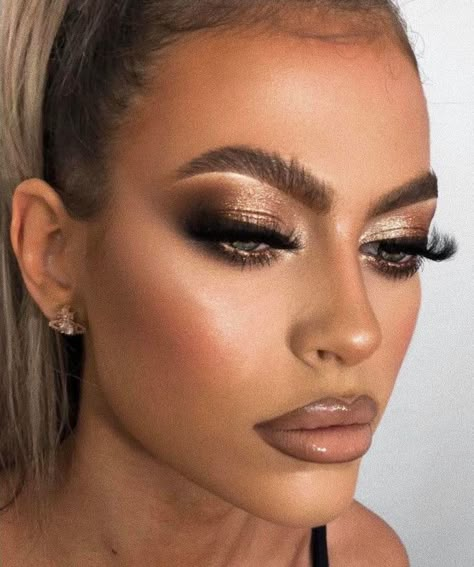 timeless makeup looks to look on point on every occasion Competition Makeup, Timeless Makeup, Bronze Makeup Look, Vegas Makeup, Bronze Smokey Eye, Makeup 2023, Golden Makeup, Bronze Eye Makeup, Ball Makeup