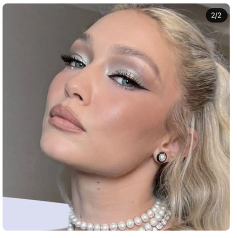 Prom Makeup Silver Eyeshadow, Silver Dress Hairstyle, Metallic Makeup Aesthetic, Silver Prom Dress Aesthetic, White Sparkly Eye Makeup, Makeup Looks Silver Glitter, Silver Light Makeup, Silver Shiny Dress, Silver Eye Makeup Looks