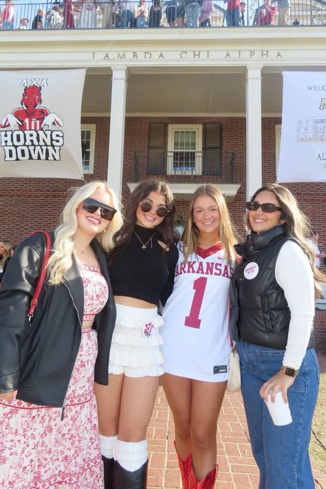 University Of Alabama Game Day Outfits Cold, Arkansas Game Day Outfit, Tailgate Outfits, Crop Top And Sweatpants, Outfits For College, Tube Top And Shorts, College Gameday Outfits, Gameday Outfits, College Game Day