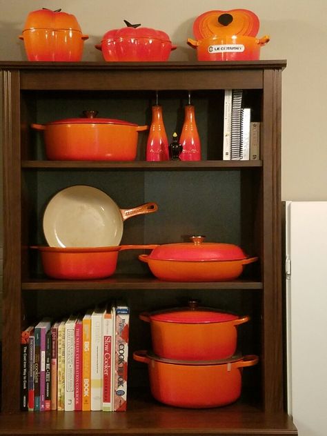 The Ikea Brusali display cabinet--perfect for showcasing your Le Creuset cookware! Displaying Le Creuset, Dutch Oven Display Ideas, How To Display Le Creuset, Le Creuset Orange, Le Creuset Storage Ideas, Le Creuset Display Ideas, Russo Sofa, Le Creuset Display, Le Creuset Storage