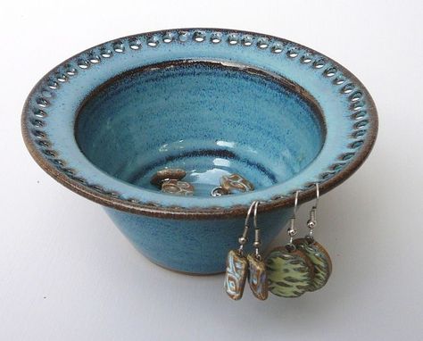 Pottery Bowl Ideas Design, Mothers Day Ceramic Ideas, Mother’s Day Pottery Ideas, Clay Mothers Day Gifts, Small Ceramic Projects, Whimsical Ceramics, Jewelry Bowl, Baby Sea Turtles, Pottery Jewelry